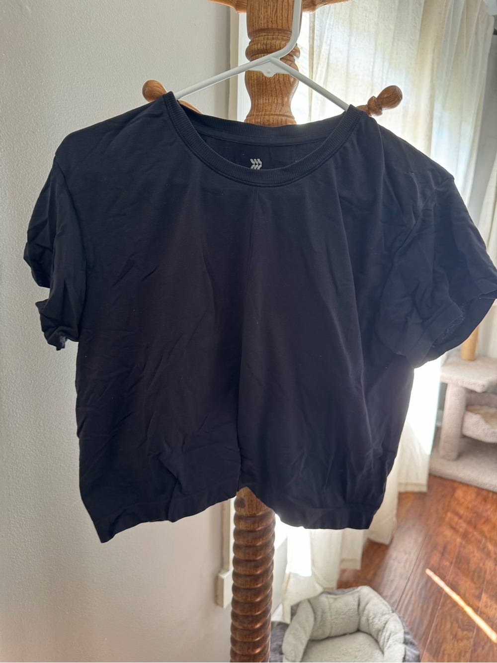 all in motion Black Women's Short Sleeve Crop boxy tee